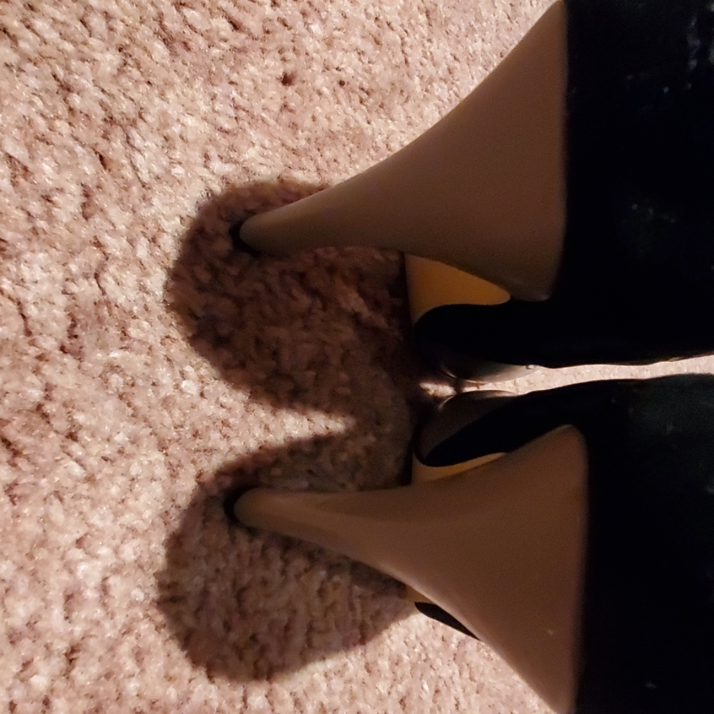 Shoes - Picture 5 of 6